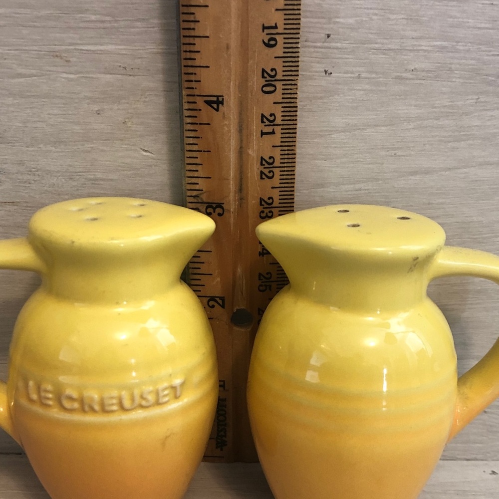 Le Creuset Salt & Pepper Shakers Pitcher Style Yellow & Orange 3” Tall - Picture 6 of 6